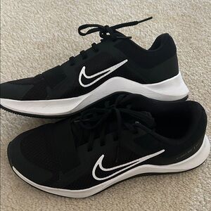 Nike Women’s Black and White Athletic Training Sneakers